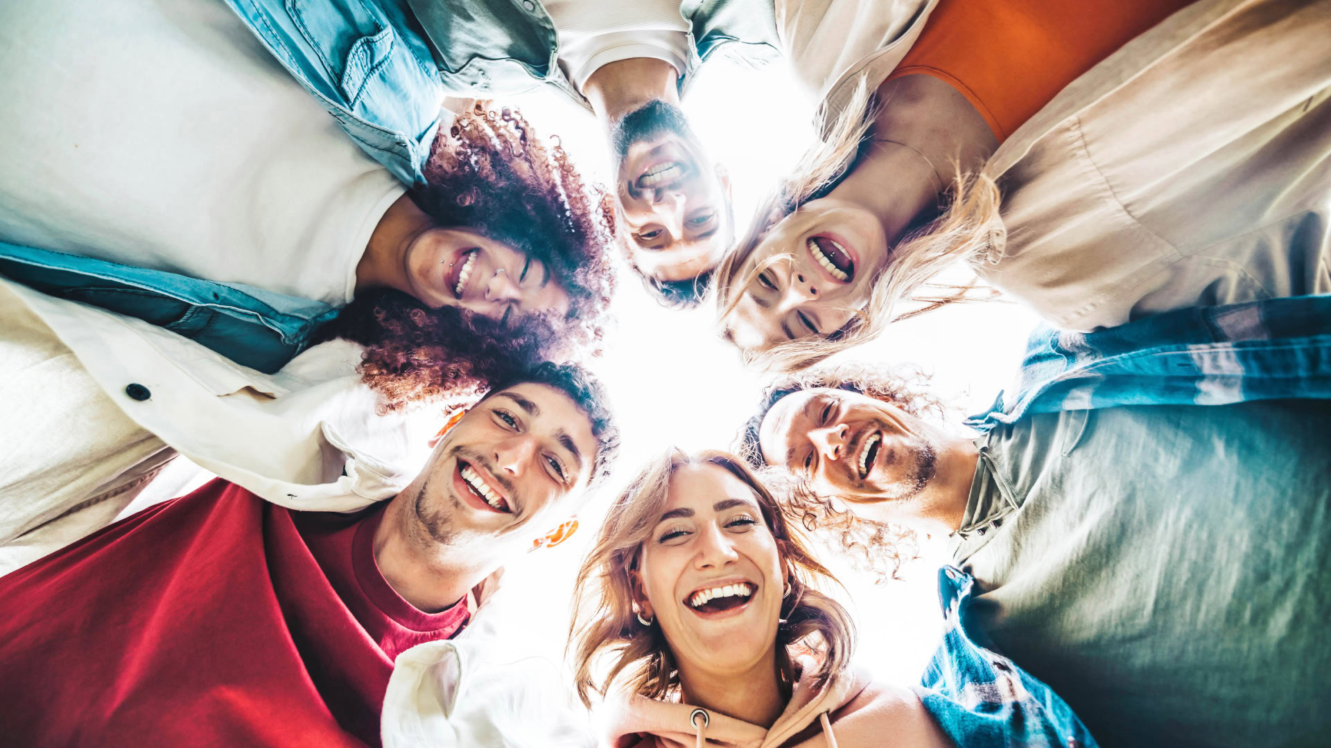Gerade weil Du ein Solo-Business betreibst, ist aktives Netzwerken für Dich als Solopreneur immens wichtig für Dein eigenes Wachstum.